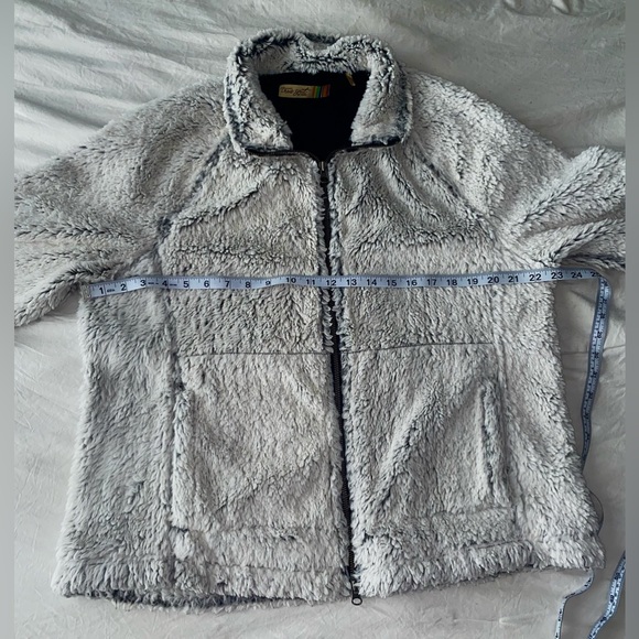 Faux Fur Zip Up Jacket - Picture 4 of 6